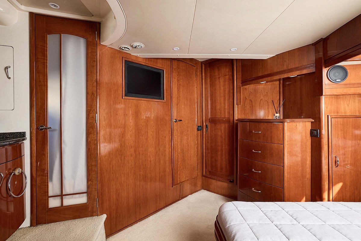Аренда яхты Carver 60 Mila в Санкт-Петербурге